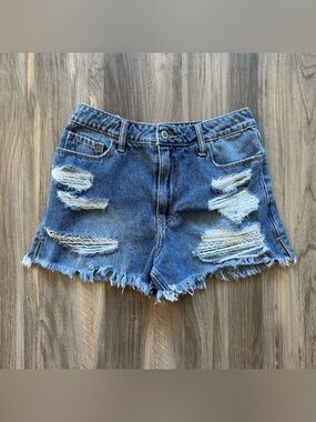Hollister Ripped Ultra High-Rise Vintage Relaxed 3" Mom Shorts